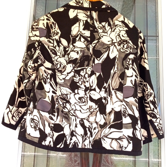 Mac & Jac Black Cream 100%Silk Fully Lined Cloth Button Lightweight Blazer Size8 - Picture 7 of 9